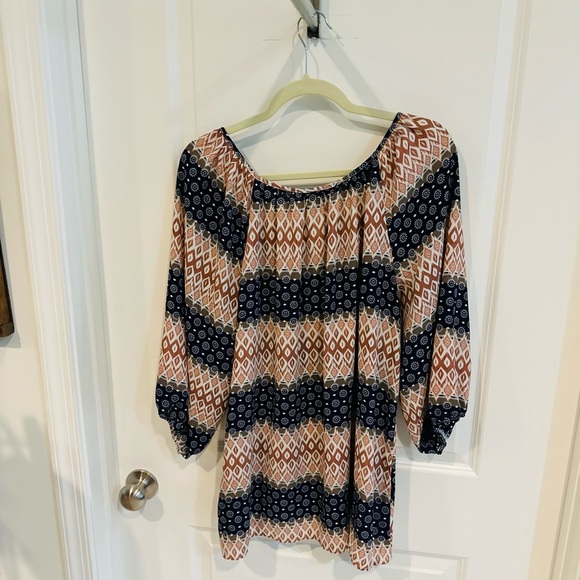 End of summer clear out 🔥Make an offer!! Wallpapher Peasant Blouse - Picture 2 of 3